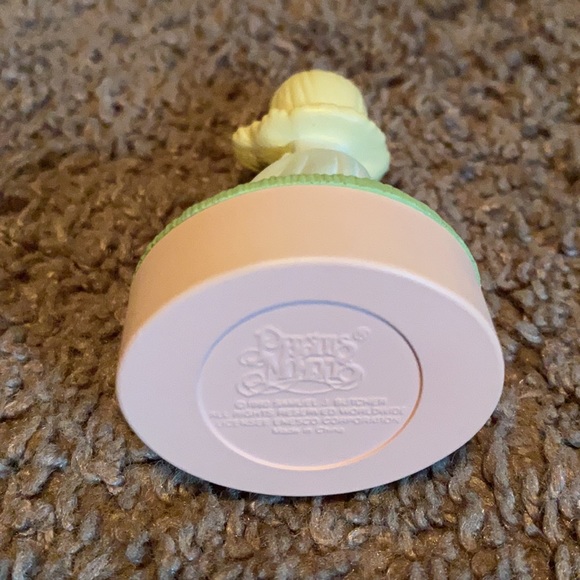 Precious Moments Figurine - Picture 3 of 5